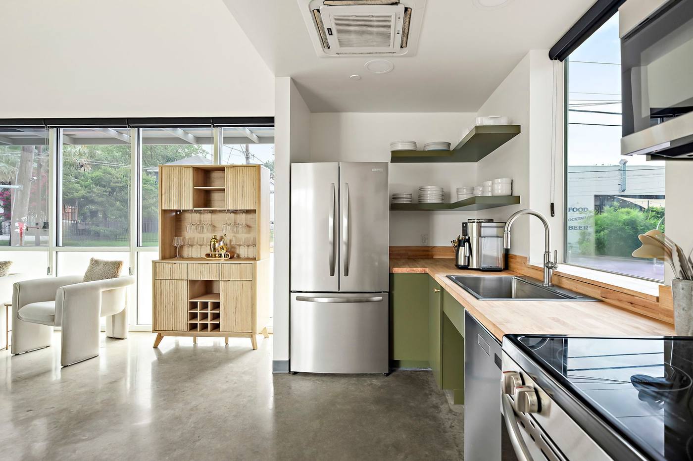 The Clubhouse full kitchen